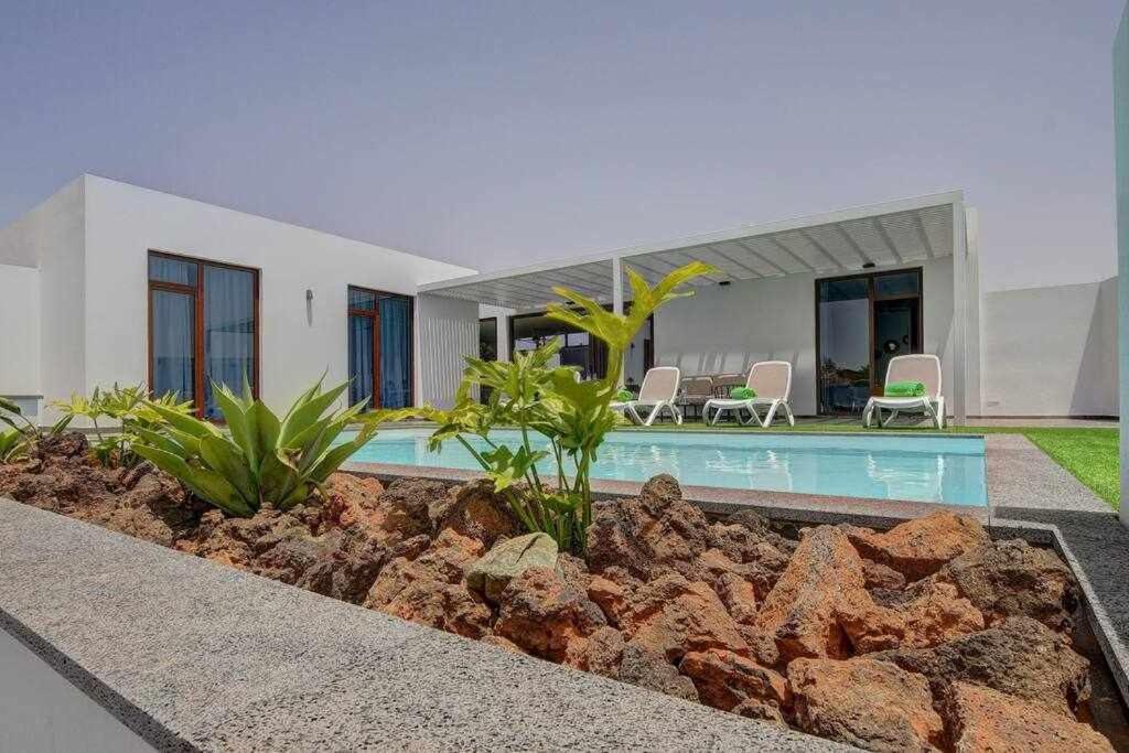 Villa Ponzos Chalet Independiente Y Privado Triquivijate Dış mekan fotoğraf