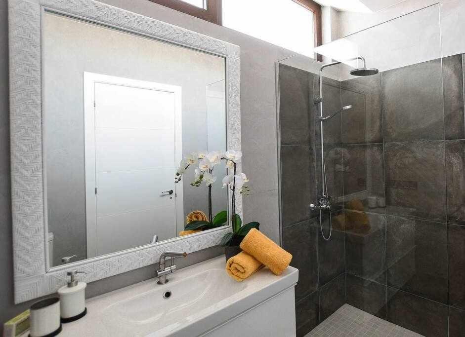 Villa Ponzos Chalet Independiente Y Privado Triquivijate Dış mekan fotoğraf